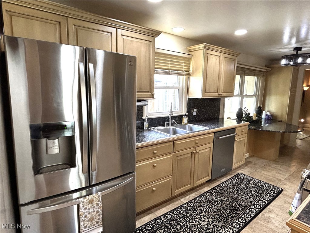 220 Country Club Boulevard, Weirton, West Virginia image 3