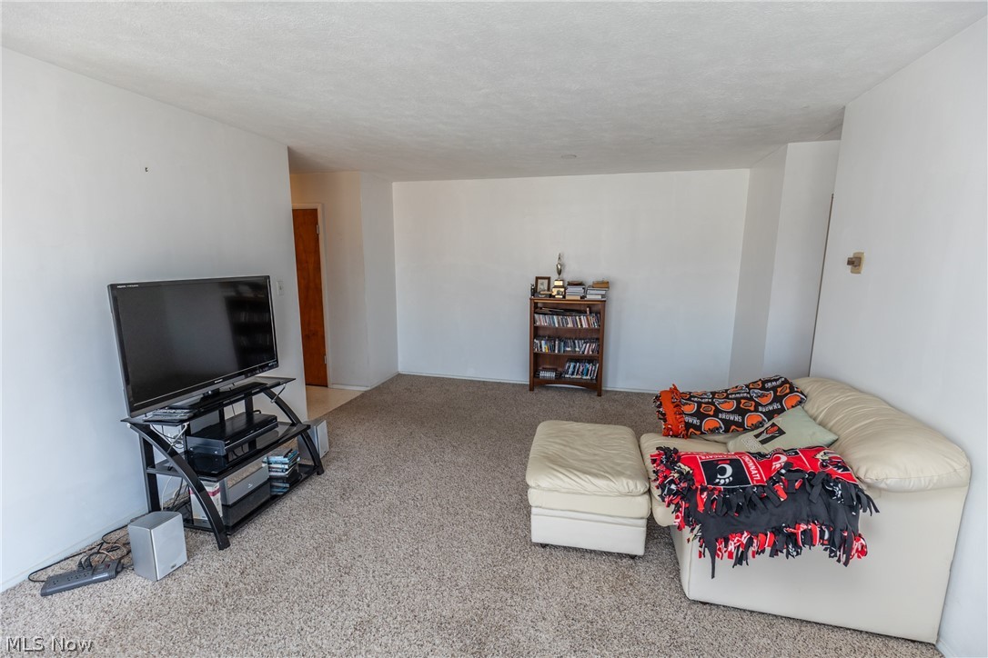 Pinecrest #2 - Residential