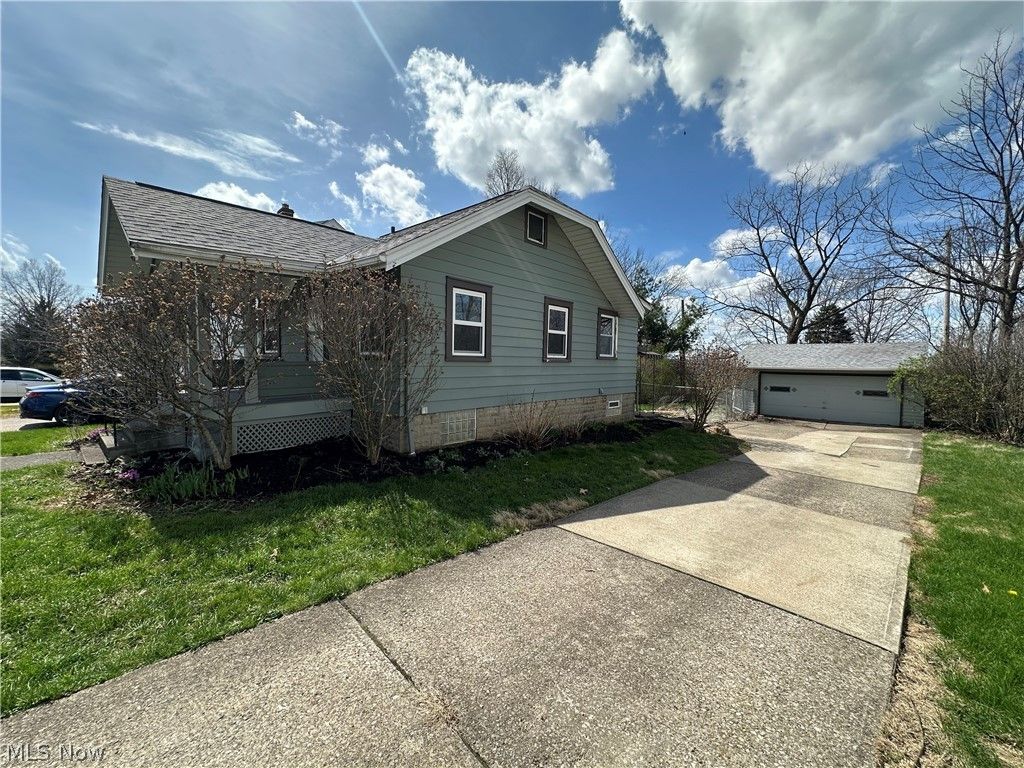 Photo of 5040 E 88th Street, Garfield Heights, OH 44125 (MLS # 5200925)