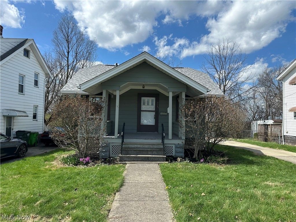Photo of 5040 E 88th Street, Garfield Heights, OH 44125 (MLS # 5200925)