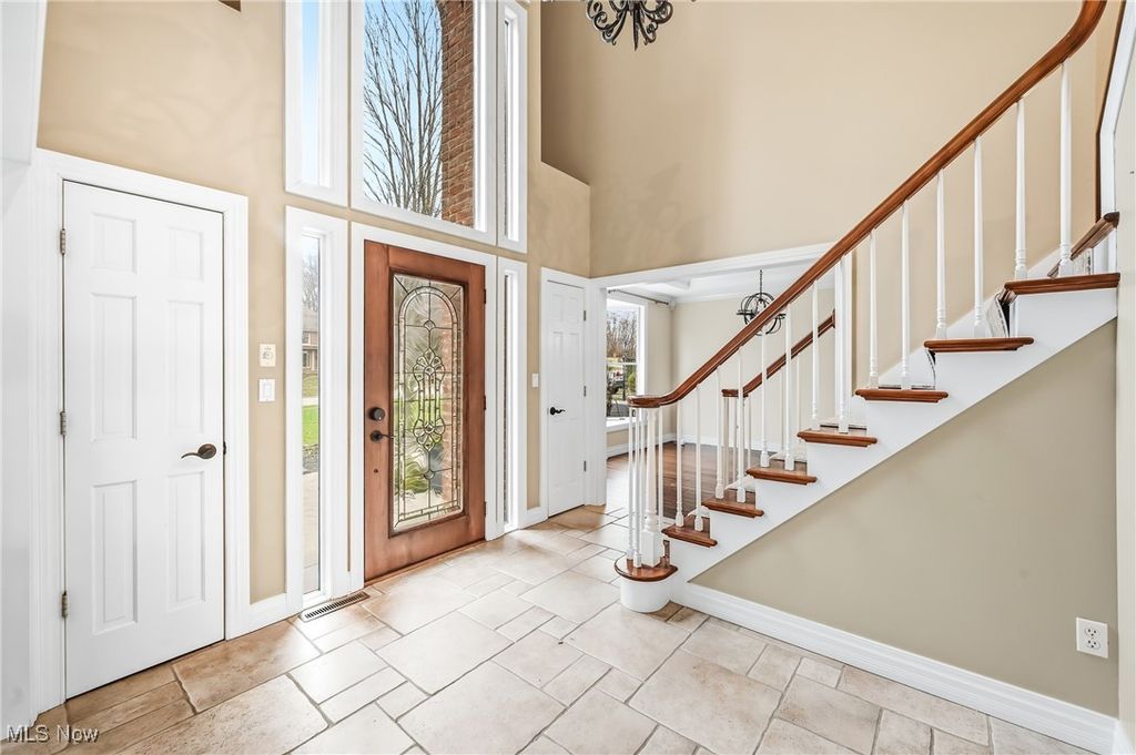 Photo of 110 Timber Run Drive, Canfield, OH 44406 (MLS # 5174493)