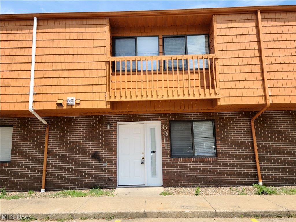 691 Carroll St Akron OH 44304 is a condominium townhome with 5 bedrooms each with a bathroom, the 1st floor bedroom has a double full wall closet & full bathroom across the hall with 4 additional bedrooms upstairs each having their own en suite bath with own toilet & sink that share a shower / bath combination. The 1st floor also includes a huge common living room, dining area & kitchen for 5 tenants, laundry with washer and dryer, storage closet & mechanicals. There is a patio on the rear accessible through 2 sets of sliding glass doors. The 2nd floor has 4 of the 5 bedrooms & bathrooms and each bedroom also has a walk-in closet & double slider window. Great investment opportunity with rental income. Parking is in front of the units with plenty of parking & on the University of Akron bus route. All appliances will stay with the townhome including refrigerator, stove, dishwasher, microwave, as well as the washer & dryer in the first-floor laundry room. Security system & WiFi are paid f