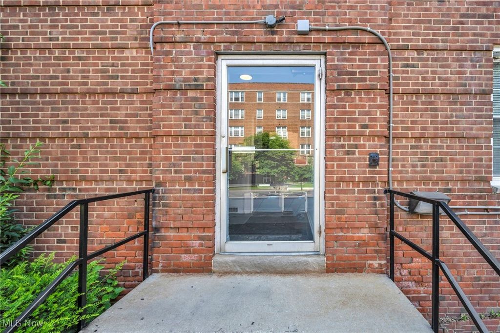 Photo of 13800 Fairhill Road #520, Shaker Heights, OH 44120 (MLS # 5181914)