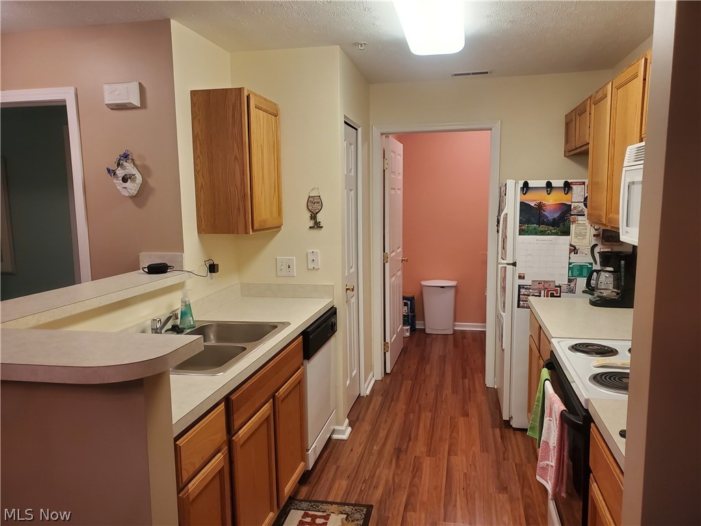 Lenox Crk Condo - Residential