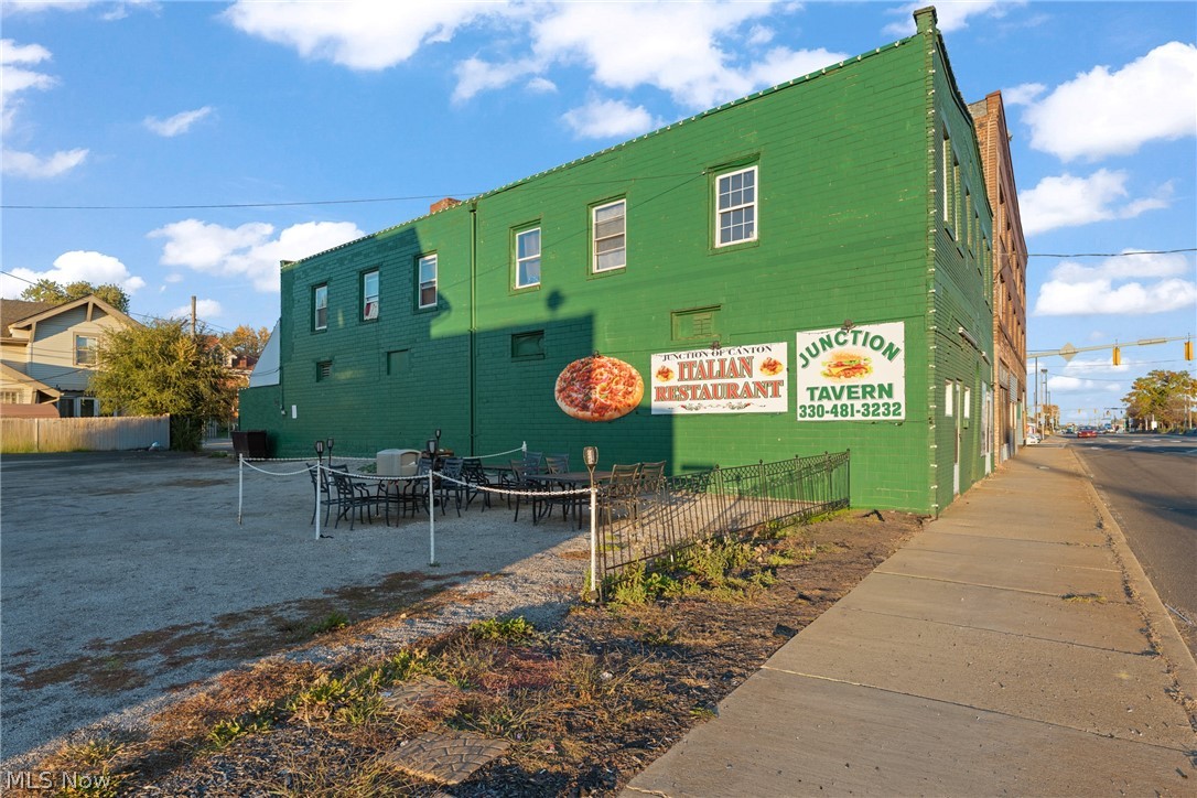 3013 Tuscarawas Street W