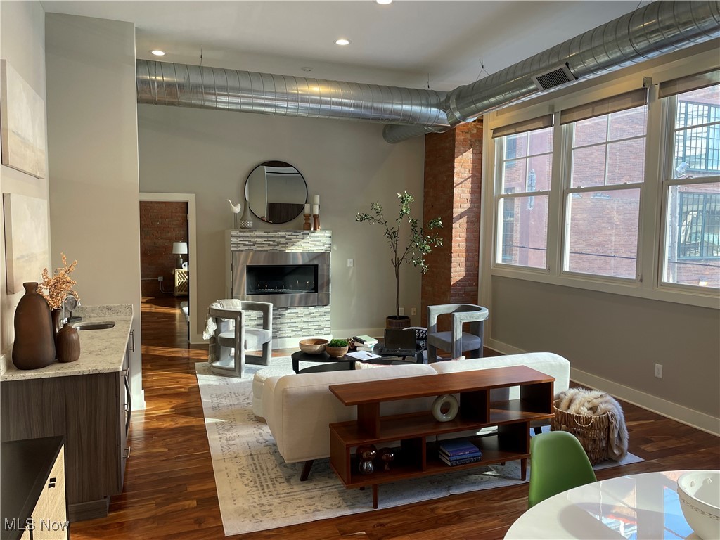 Warehouse District - Residential Lease