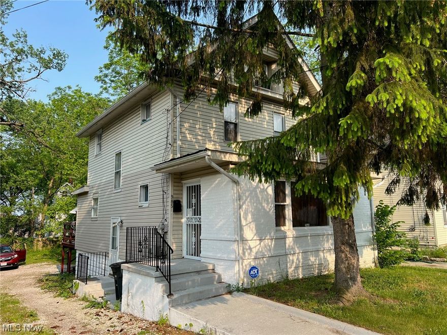 Well maintained 3 bedroom Colonial. Attic is additional space. One full bath, one half bath. Cute and cozy yard with deck. Move right in Call today.