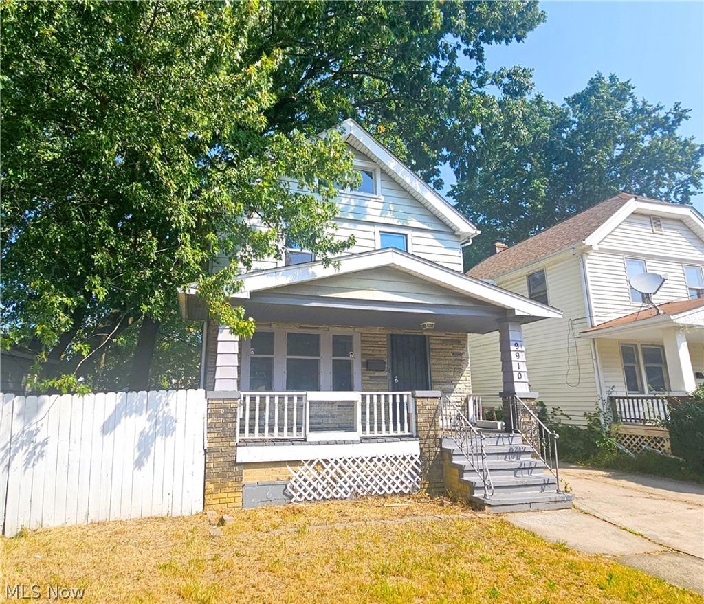 Photo of 9910 Zimmer Avenue, Cleveland, OH 44102 (MLS # 5202469)