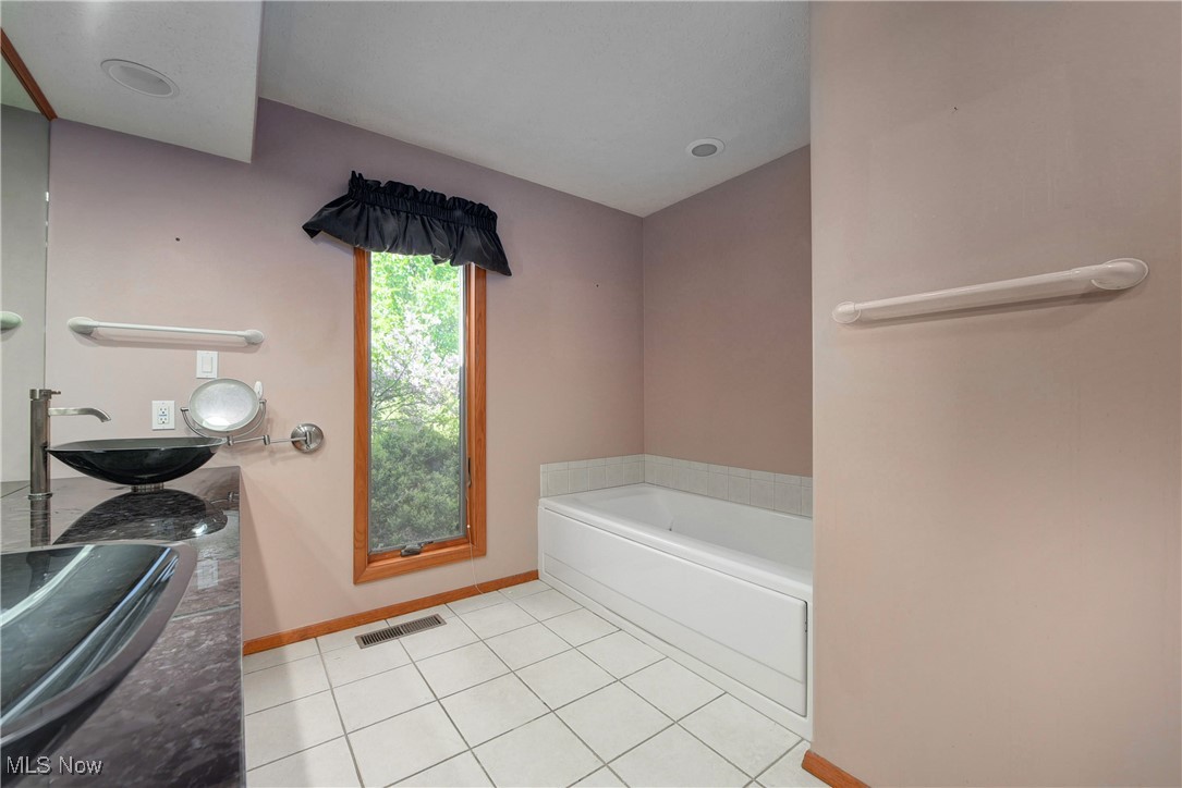 32715 Bridgestone Drive, North Ridgeville, Ohio image 16