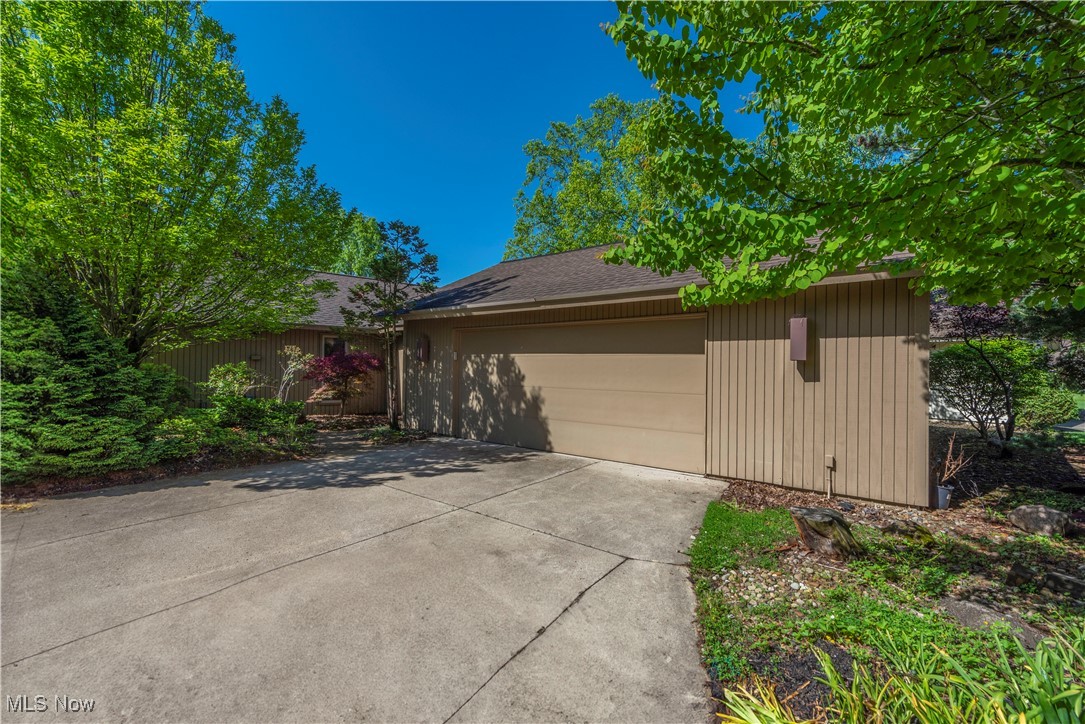 32715 Bridgestone Drive, North Ridgeville, Ohio image 3