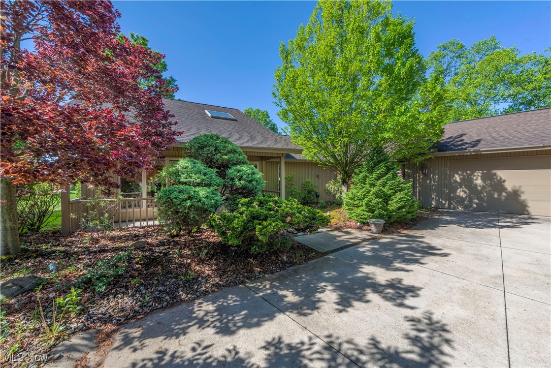 32715 Bridgestone Drive, North Ridgeville, Ohio image 1