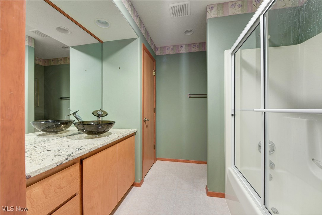 32715 Bridgestone Drive, North Ridgeville, Ohio image 20