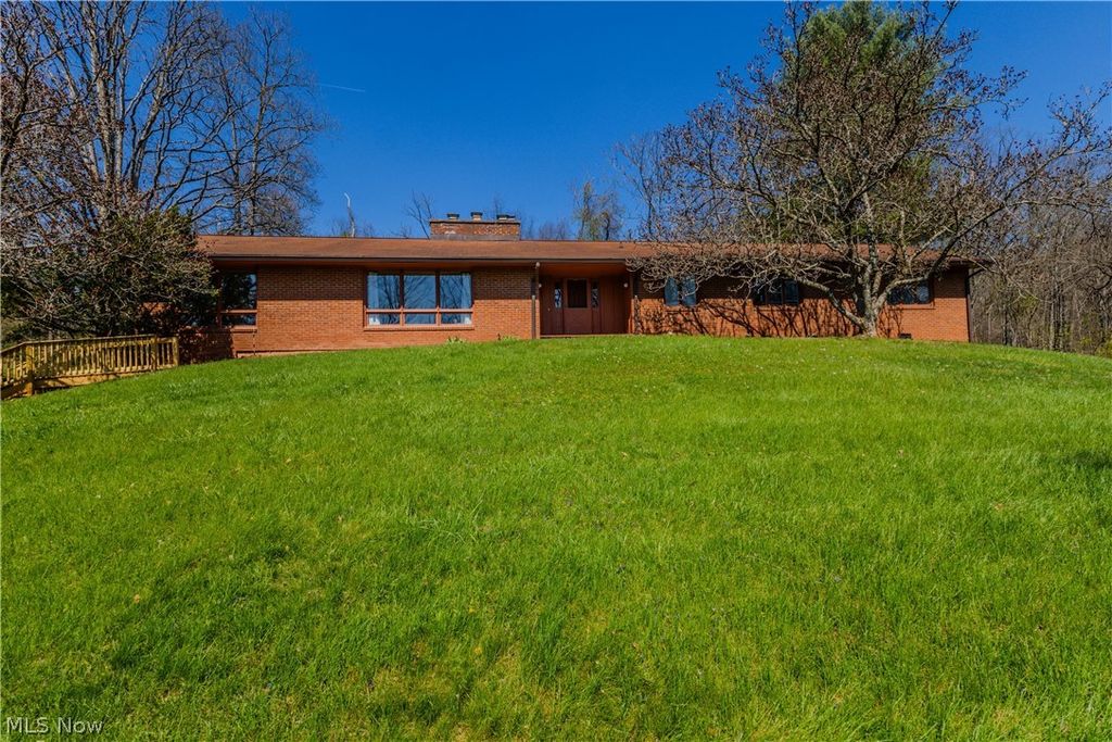 Photo of 100 Crestwood Circle, Marietta, OH 45750 (MLS # 5201150)