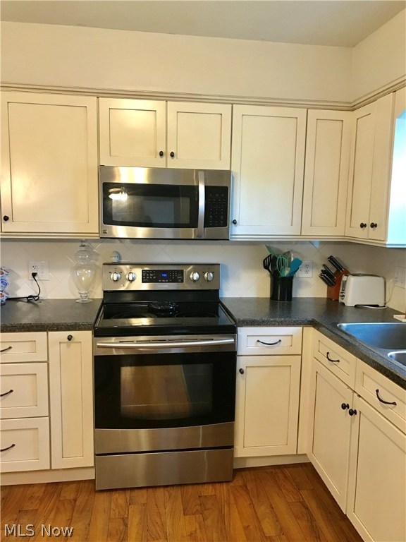 Wayside Lakes - Residential