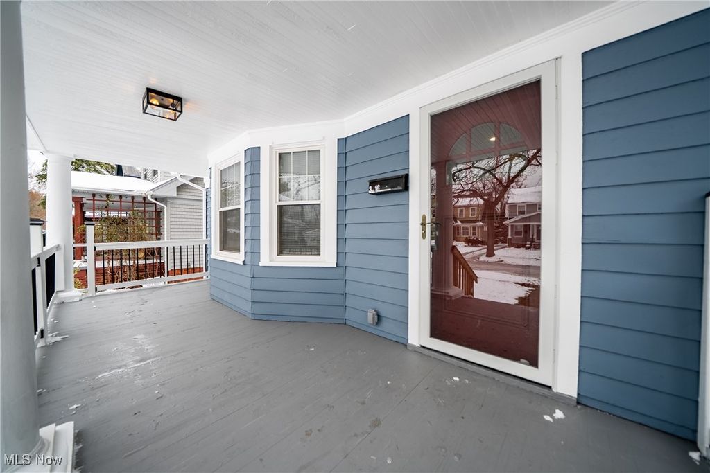 Photo of 3816 Summit Park Avenue, Cleveland Heights, OH 44121 (MLS # 5174922)