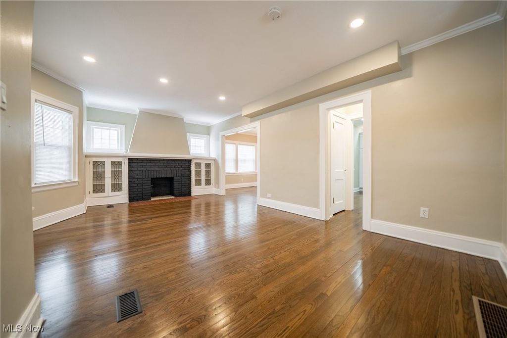 Photo of 3816 Summit Park Avenue, Cleveland Heights, OH 44121 (MLS # 5174922)