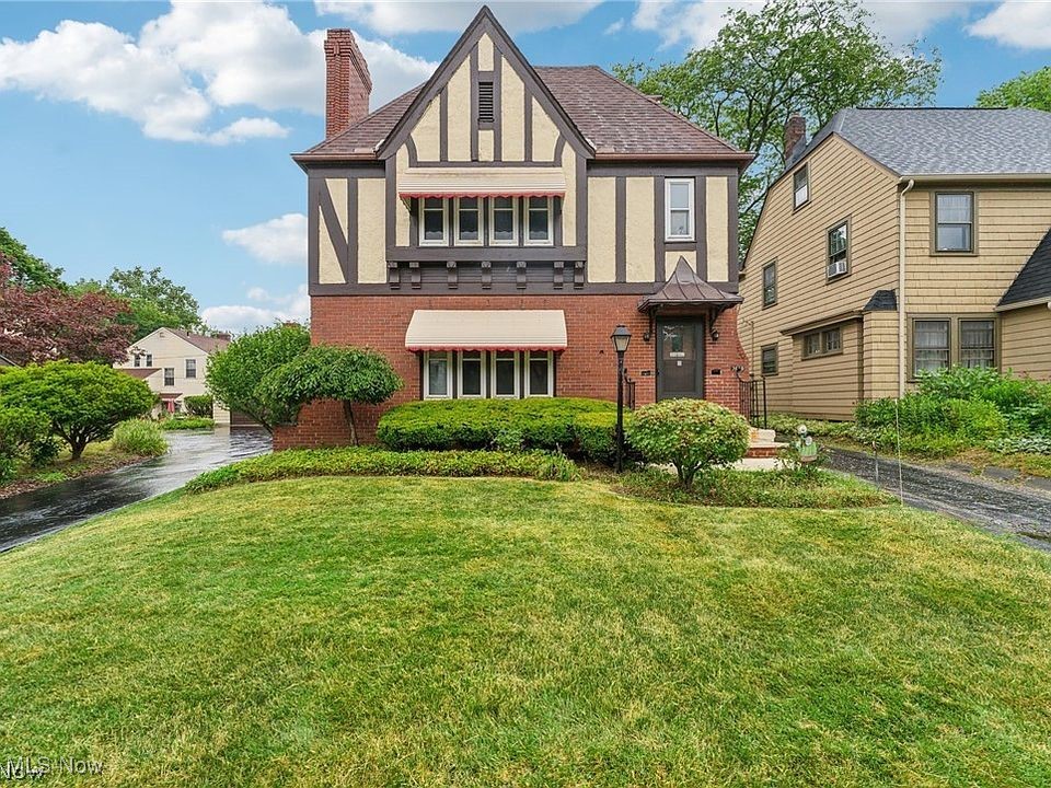 Just Renovated | 2-Story Upper Unit in Prime Shaker Heights Location!
Welcome to 3619 Strathavon Rd – a beautifully refreshed two-story unit offering charm, space, and unbeatable convenience in the heart of Shaker Heights. Occupying the full second and third floors, this spacious 4-bedroom, 2-bath unit feels like a single-family home with the low-maintenance perks of a duplex. Plus, the lower unit tenant is VERY quiet.
Step into a freshly painted space where everything feels brand new – from the never-used kitchen and bathroom on the second floor, to the brand new laminate flooring throughout. Upstairs, the third floor offers original hardwood floors, two additional bedrooms, and a second full bath, creating a perfect layout for privacy, guests, or a dedicated office space.
Enjoy the perks of garage parking for two, washer and dryer hookups in the shared basement, and tons of natural light throughout.
Located just minutes from popular dining spots, boutique shops, and top-rated grocery stores, this home places you at the center of convenience. Walk to the Van Aken District, take a short drive to Shaker Square, or hop on the nearby Rapid Transit (RTA) for a quick commute downtown. Families will appreciate the proximity to highly regarded Shaker Heights schools, parks, and local amenities.
Rental Terms:
• Renter responsible for gas, electric and landscaping. Landlord only responsible for water/sewer.
• First month + one-month security deposit due at signing
• No vouchers at this time
This one won’t last—schedule your private showing today and be the first to live in this freshly updated space!