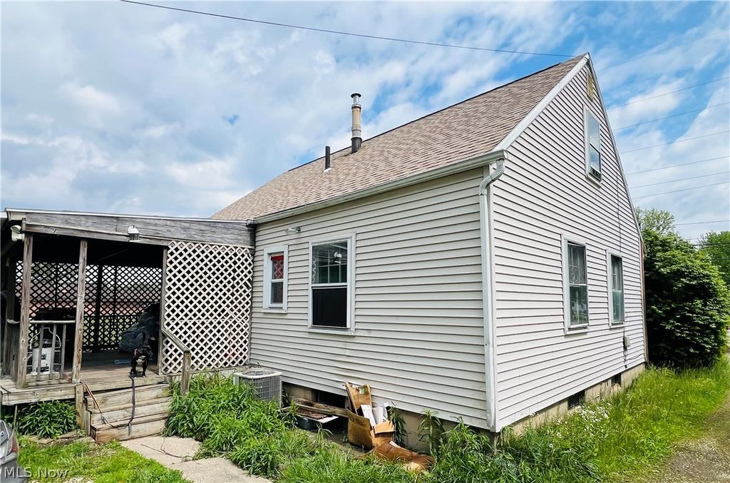 Photo of 2135 Parkman Road NW, Warren, OH 44485 (MLS # 5209203)