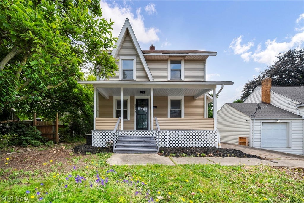 Photo of 825 Dan Street, Akron, OH 44310 (MLS # 5220267)