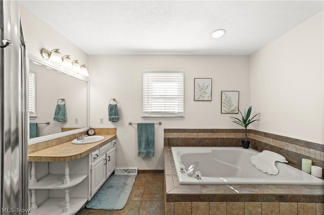 Johnnycake Ridge Estate Sub - Residential