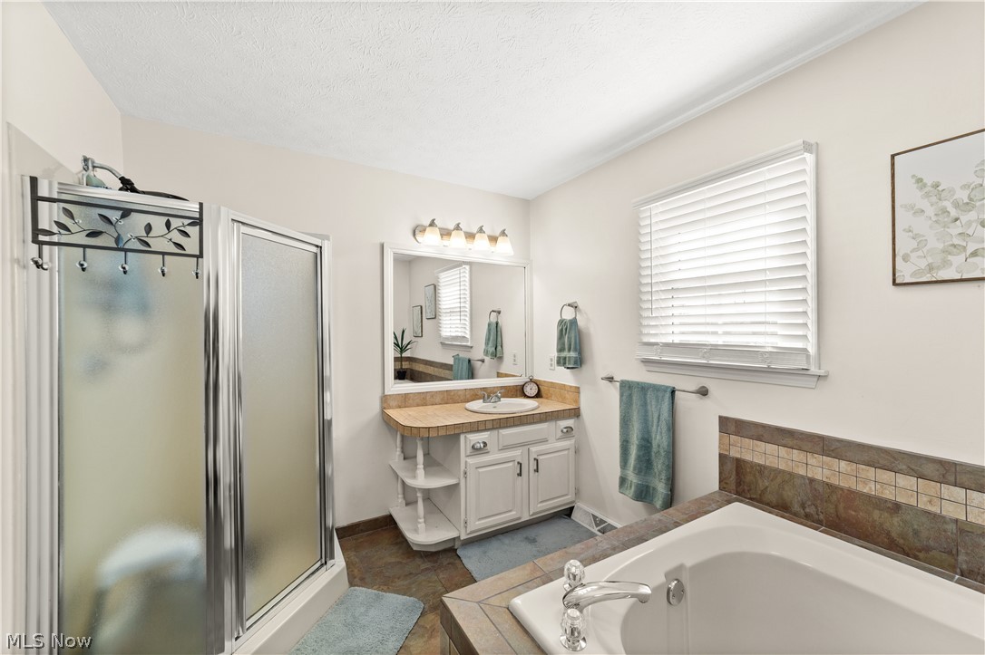 Johnnycake Ridge Estate Sub - Residential