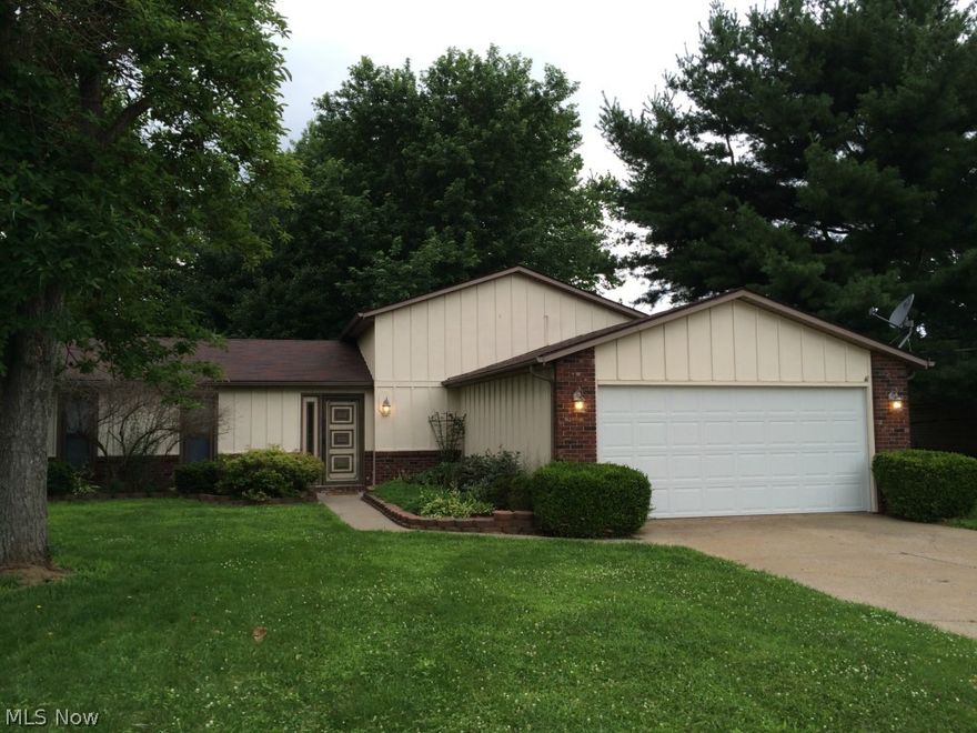 Nice four bedroom family home is ready for you! Living and family rooms offer plenty of entertainment space. Windows with built-in alarm and a new roof were completed in 2000. Tour this home today and you'll be moving in before school begins!