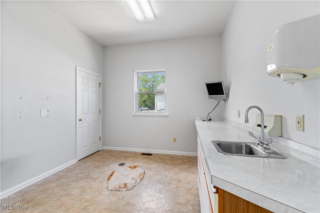 Uniontown Knolls - Commercial Lease