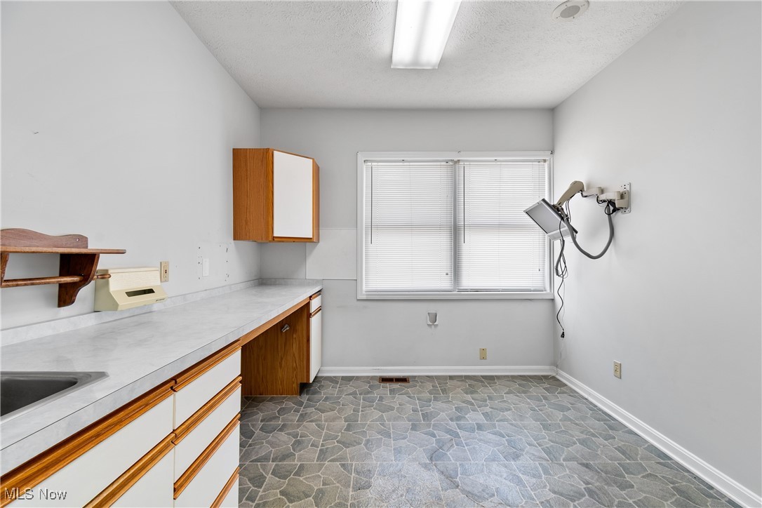 Uniontown Knolls - Commercial Lease