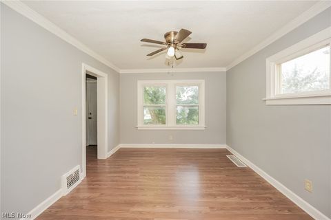 Tiny photo for 3500 W 95th Street, Cleveland, OH 44102 (MLS # 5203581)