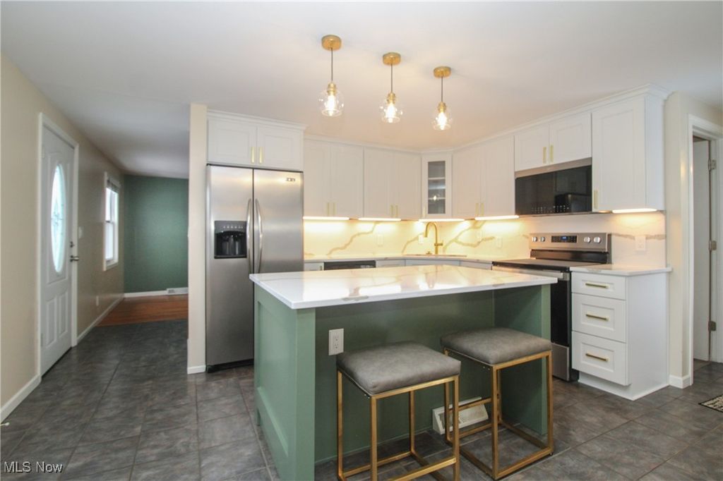 Photo of 8183 Venice Heights Drive NE, Warren, OH 44484 (MLS # 5175699)