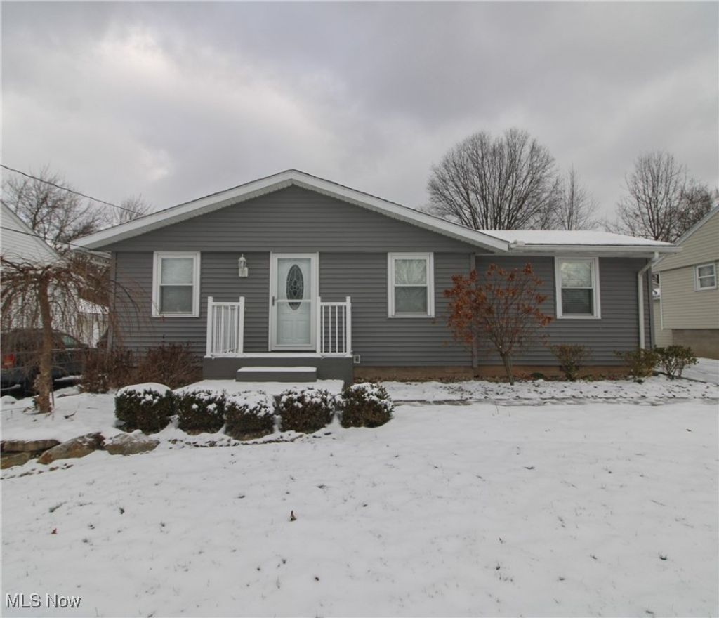 Photo of 8183 Venice Heights Drive NE, Warren, OH 44484 (MLS # 5175699)