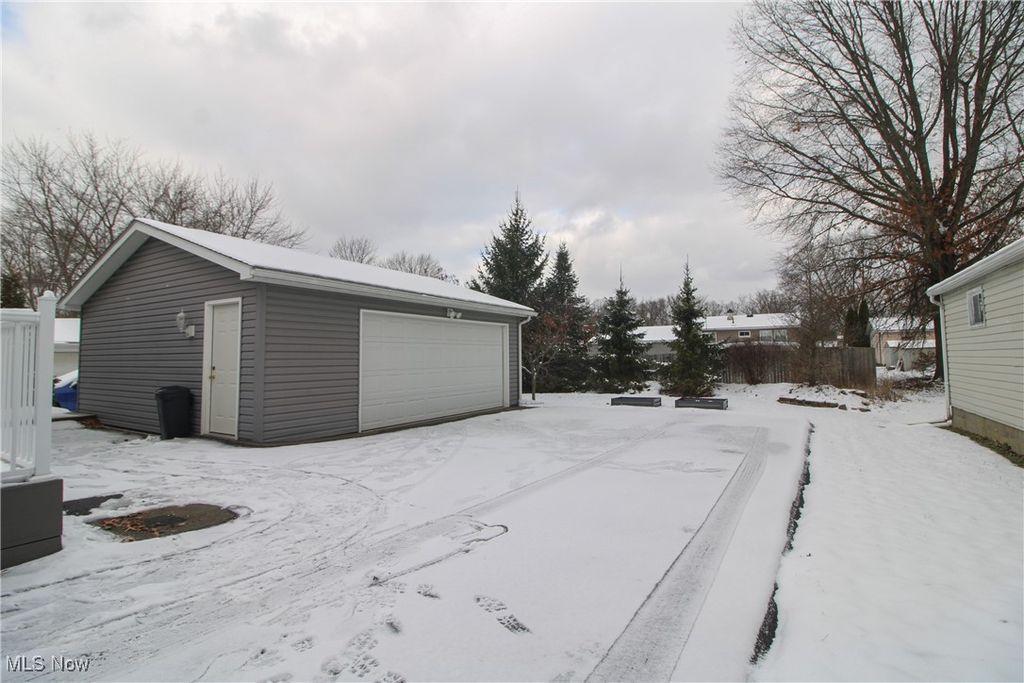 Photo of 8183 Venice Heights Drive NE, Warren, OH 44484 (MLS # 5175699)