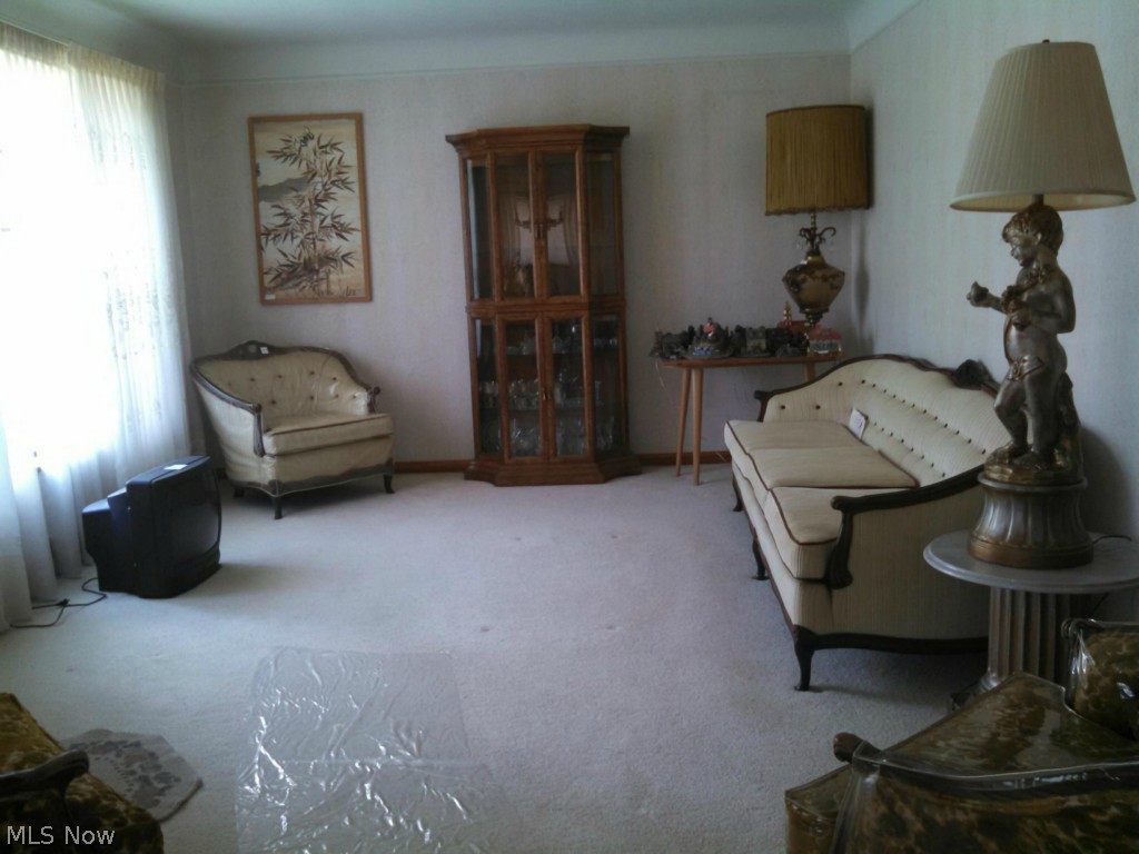 Broadview Road Sub/W T Mallos - Residential