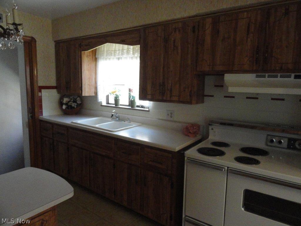 Broadview Road Sub/W T Mallos - Residential