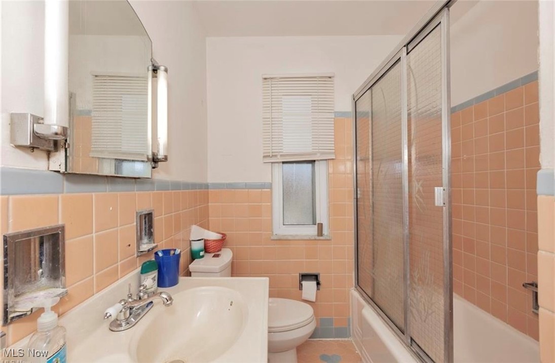 South Euclid, Ohio 44121, United States, 6 Bedrooms Bedrooms, ,4 BathroomsBathrooms,Residential,Active,254572