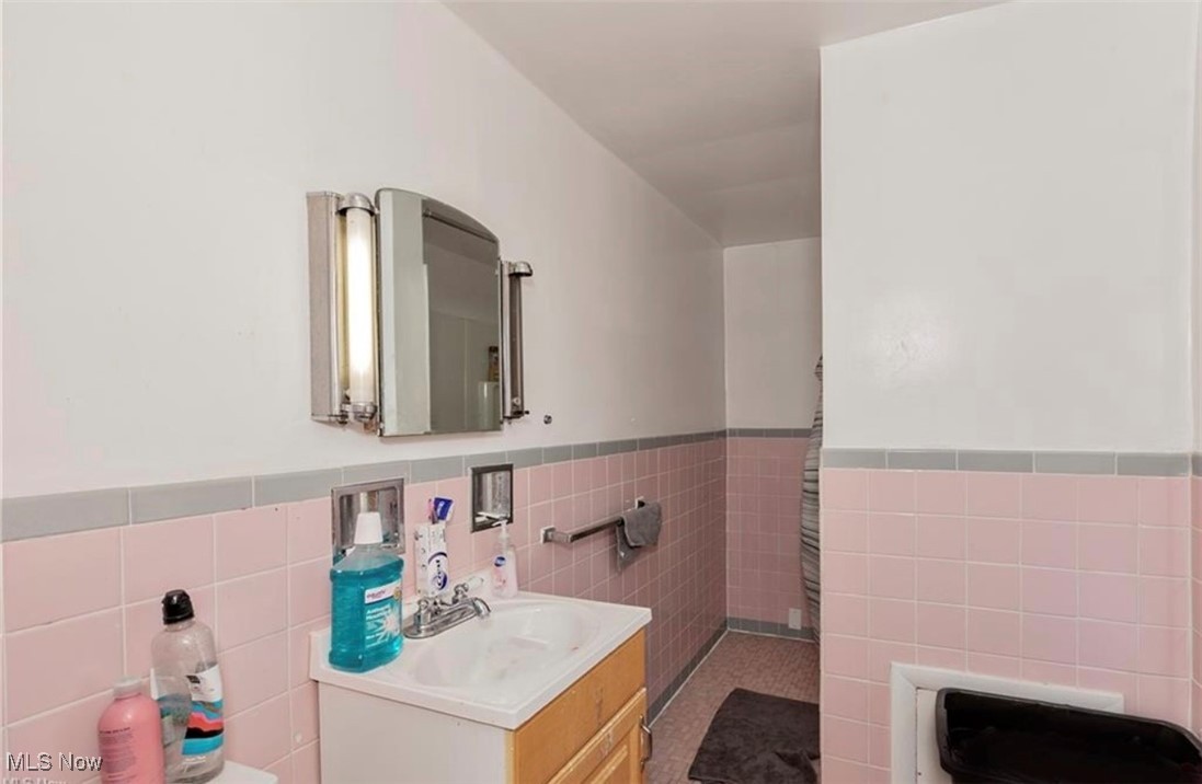 South Euclid, Ohio 44121, United States, 6 Bedrooms Bedrooms, ,4 BathroomsBathrooms,Residential,Active,254572