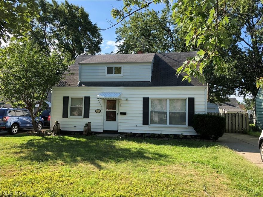 OWNER PAYS FIRST MONTHS RENT! 4 bedroom 1 bath home in the heart of Euclid. Laundry hook up on the first floor. Big garage and fully fenced in back yard! $100 water deposit.