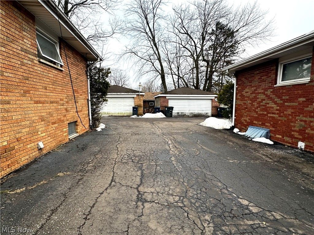 Photo of 1024 Saxon Avenue, Akron, OH 44314 (MLS # 5185364)