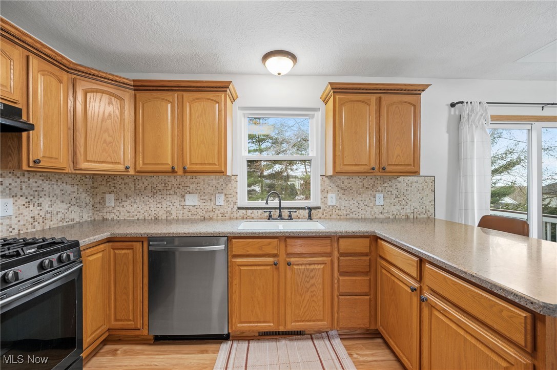 591 Oakcrest Drive, Wadsworth, Ohio image 4