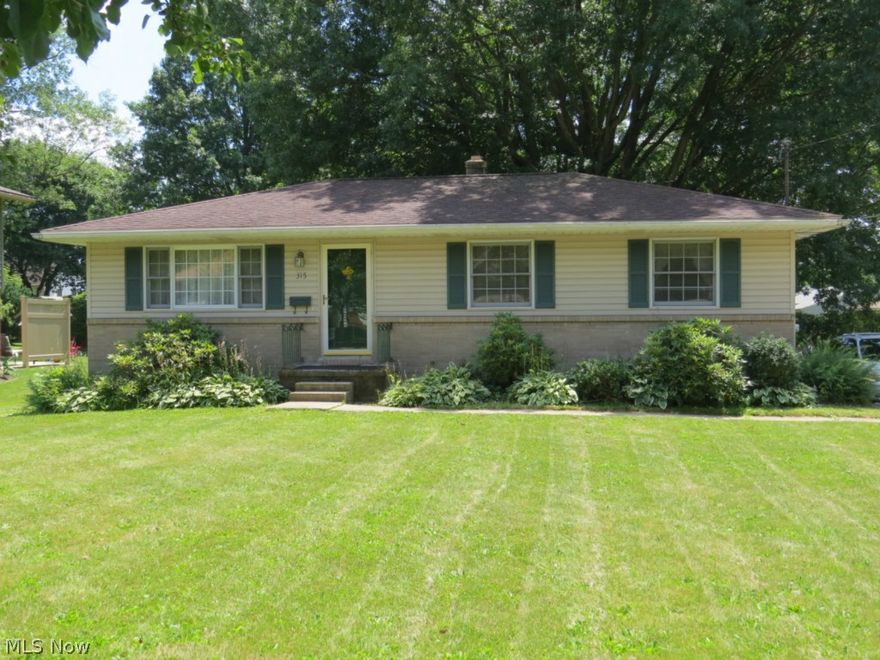 Lovely Ranch Home On An Inviting Park-Like, Treed Lot!  Home Features 3 Bedrooms, A Generous Sized Living Room, Dining Room, Gorgeous Hardwood Floors, Lots Of Natural Light, Kitchen With Plenty Of Cabinet Space, Updated, Tiled Bathroom & Walk-Out Basement!