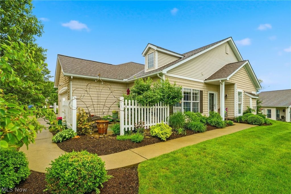 Photo of 4430 Forest Glen Avenue NW, Massillon, OH 44647 (MLS # 5212008)