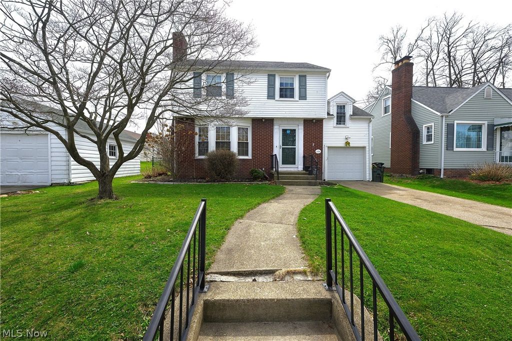 Photo of 1220 Havana Place NE, Canton, OH 44714 (MLS # 5196296)