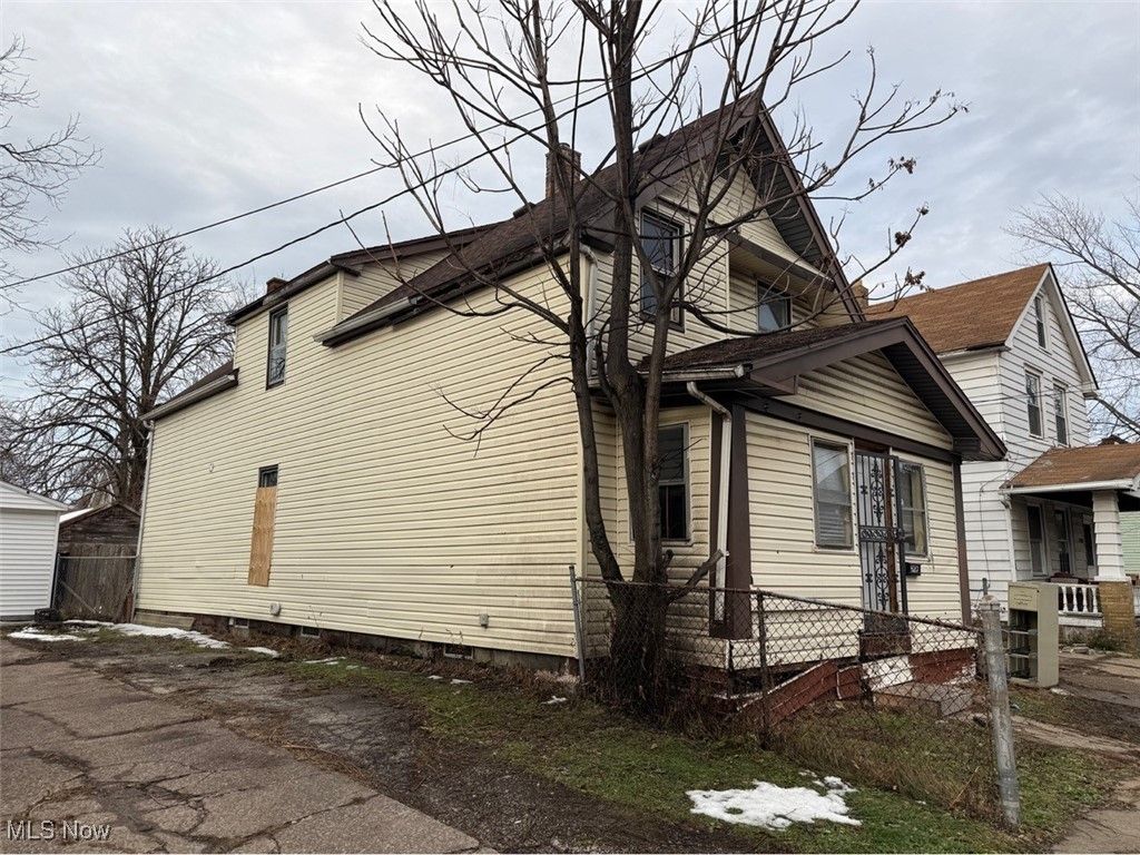 Photo of 3934 Arnold Court, Cleveland, OH 44109 (MLS # 5178477)