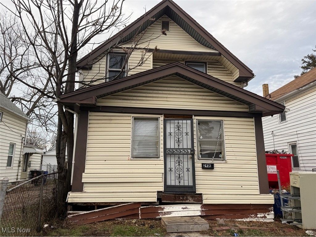 Photo of 3934 Arnold Court, Cleveland, OH 44109 (MLS # 5178477)