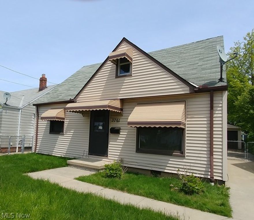 Here is your opportunity to own and upgrade this two bedroom home in Cleveland. There is a full bathroom and a detached garage. Restaurants, shops and schools are close by. Submit your best offer today.