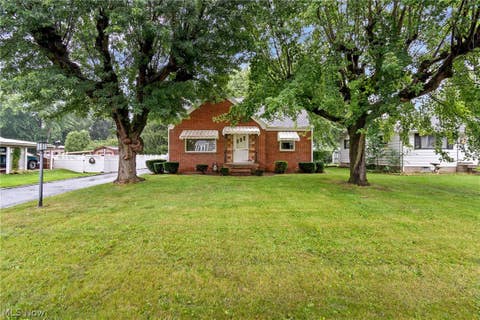 Homes For Sale - 4630 Cleveland Avenue<br/> Canton, OH 44707