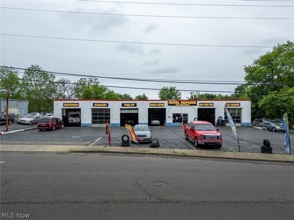Photo of 2234 Newton Street, Akron, OH 44305 (MLS # 5212323)