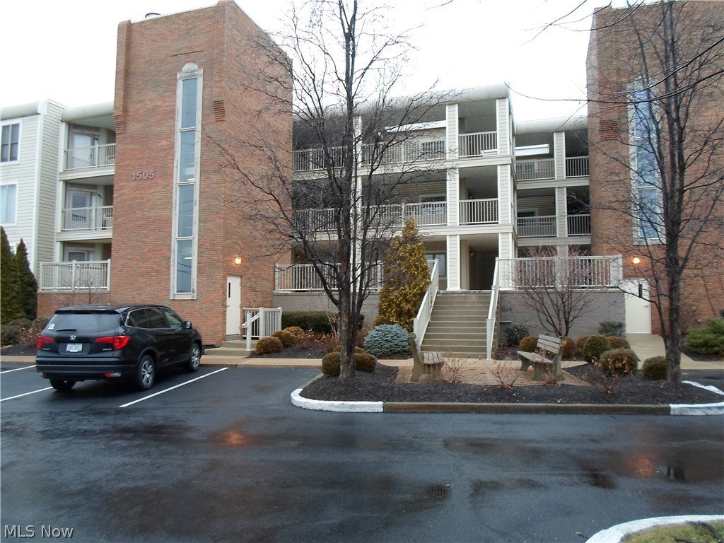 Lakefront condo with panoramic lake views. Great get-a-way or year round living. There's a pool, beach, marina available, tennis courts. Association improvements include: roof, siding, windows, paving, landscaping and pool. Laundry has stacking washer/dryer and convenient secure storage. Assigned heated underground parking and elevator for convenience. Freshly painted, new furnace in Sept. 2017.