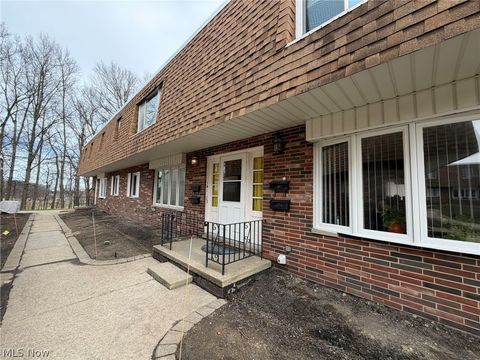 Condo For Sale - 6482 State Road #E16<br/> Parma, OH 44134
