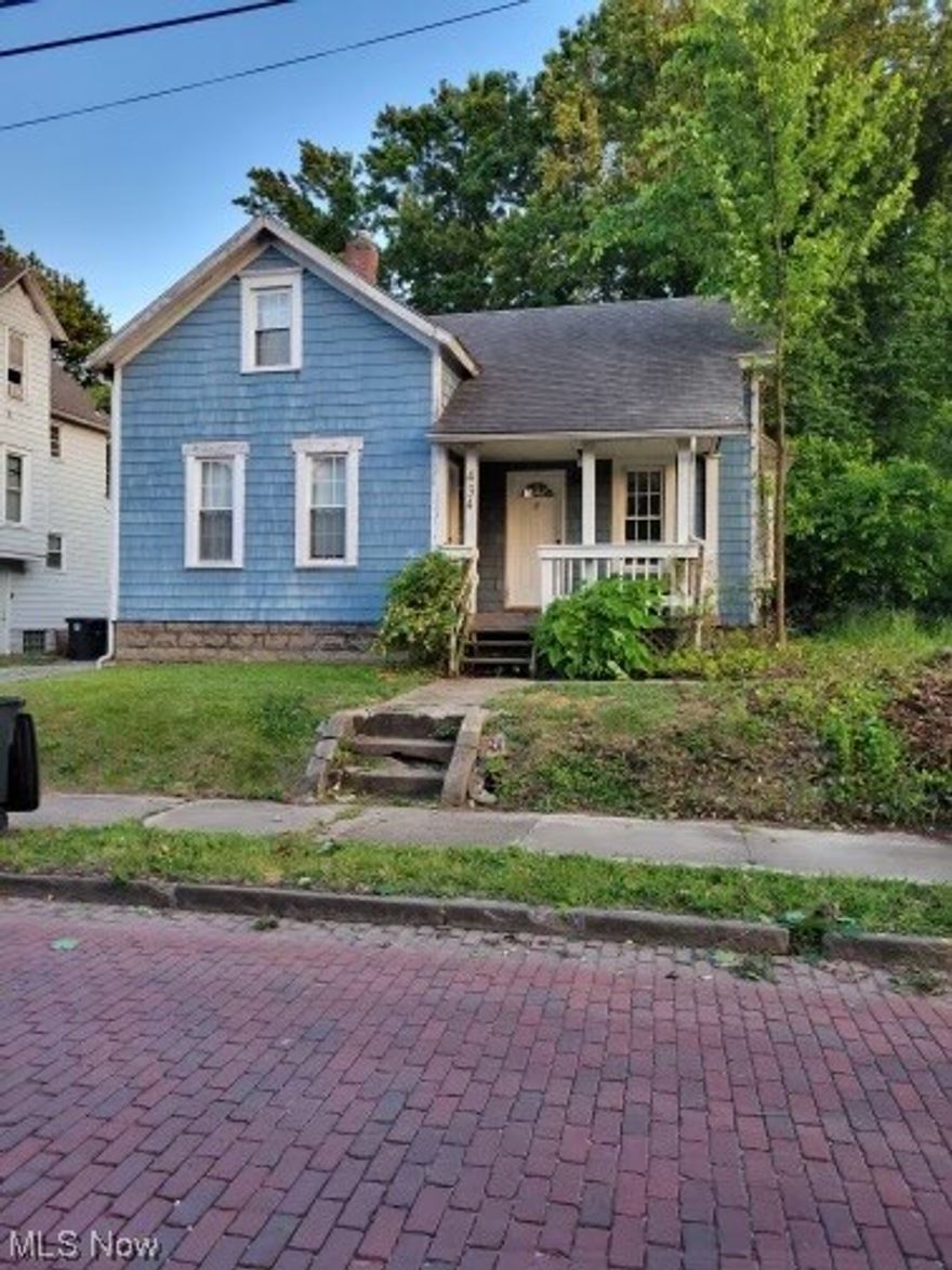 Renovated Duplex!! New Windows, New Appliances, new kitchen and baths, new flooring throughout. Existing tenants. Great income property minutes from Akron University! No Showing until an offer is excepted. Excepting Curb offers only